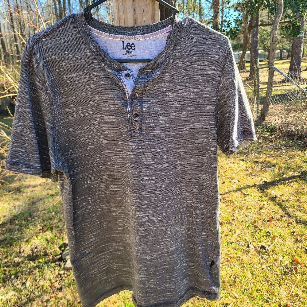 Lee gray t-shirt size medium